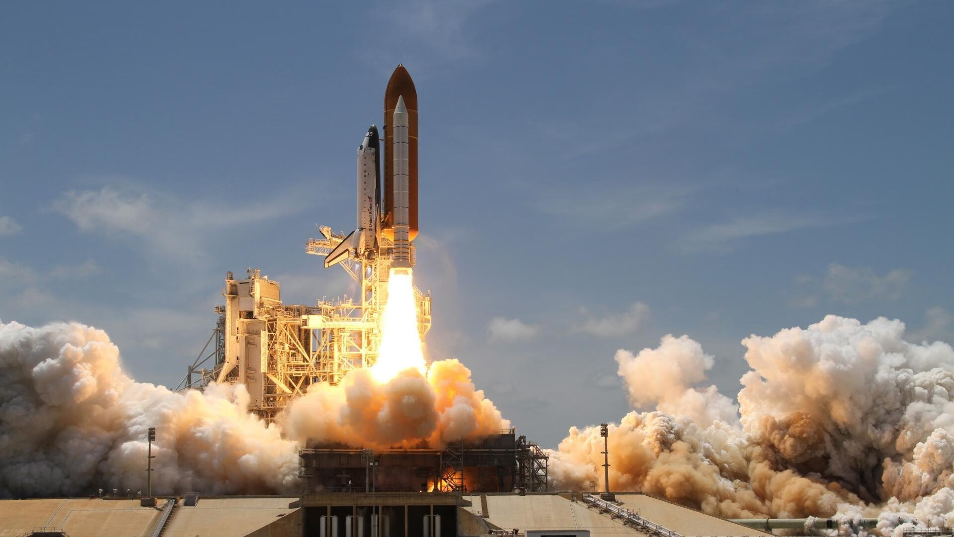 MILANSPORT下载-弗朗索瓦·霍尔茨豪伊泽：坚实的防线与精准的传球，南非队的核心保障